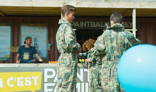 Joueurs se préparant avec des tenues de camouflages de Paintball à  Hyères