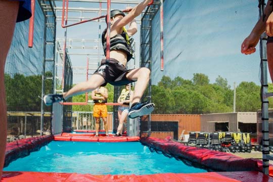 L'obstacle de l'echelle au parcours ninja