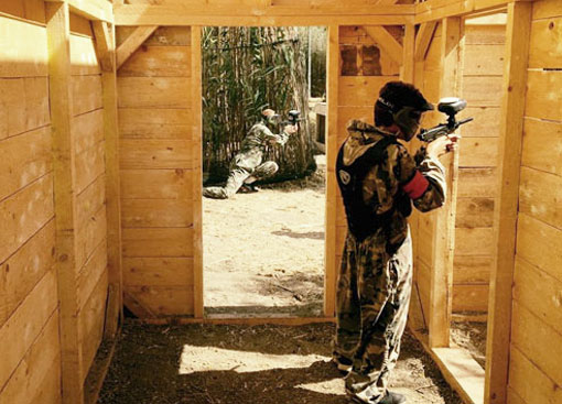 Parcours de paintball ''Le cimetière'' à  Hyères