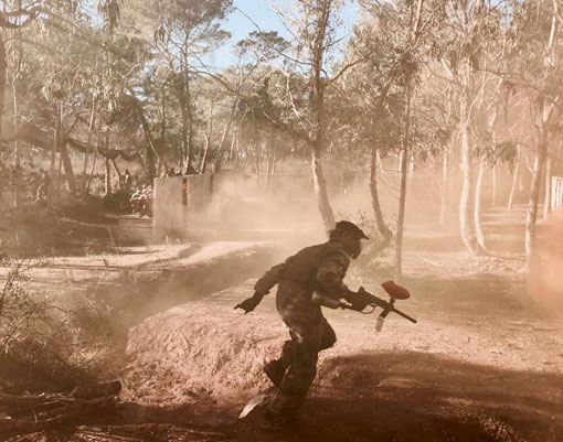 Joueur dans une tempète de sable en mode Call of Duty
